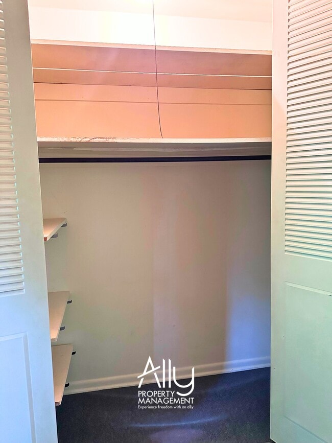 Building Photo - 122 Harmon St