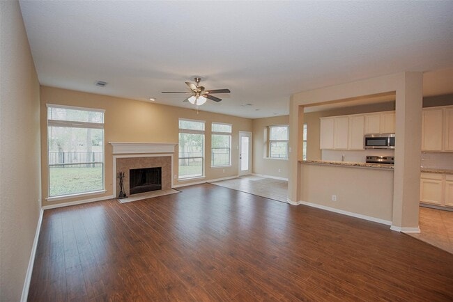 Building Photo - 10411 Village Lake Dr