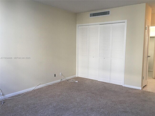 Building Photo - 9225 Collins Ave