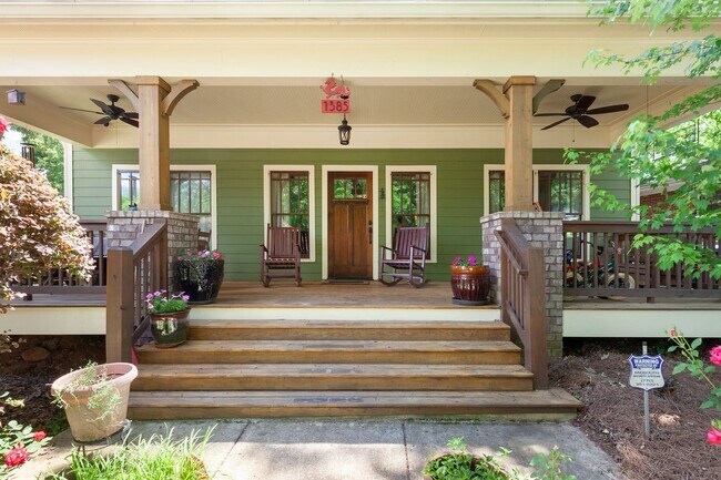 Building Photo - Beautiful 4/4 Plus Office, 4 Blocks From E...