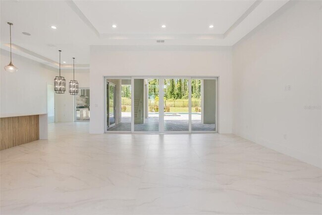 Building Photo - 16110 Pendio Dr