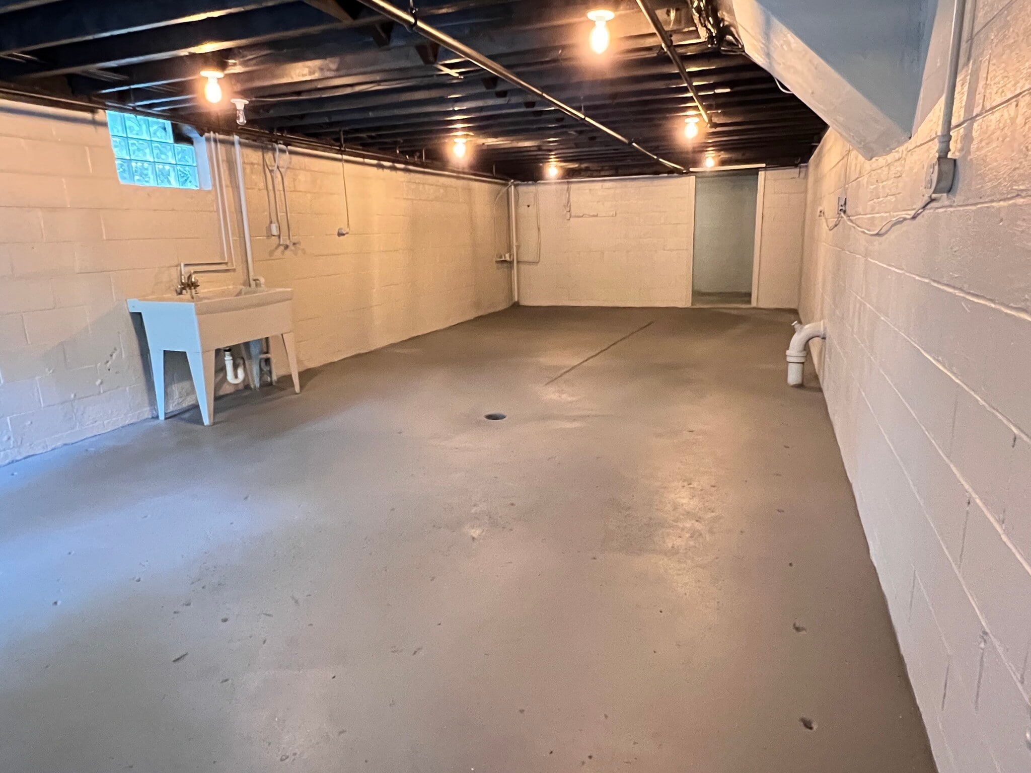 Building Photo - 9499 Maple Knoll Dr