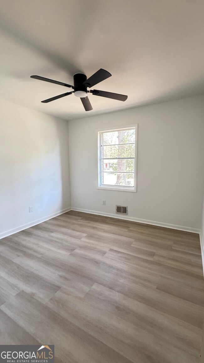 Building Photo - 723 Sheffield Rd