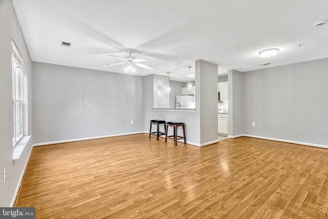 Building Photo - 43585 PATCHING POND Sq