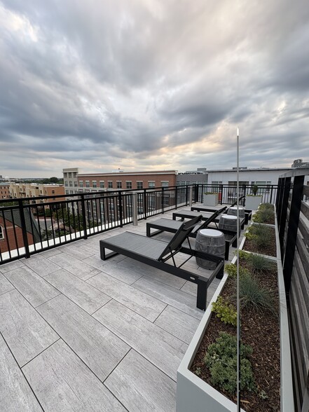 Building Photo - 701 Swann Ave