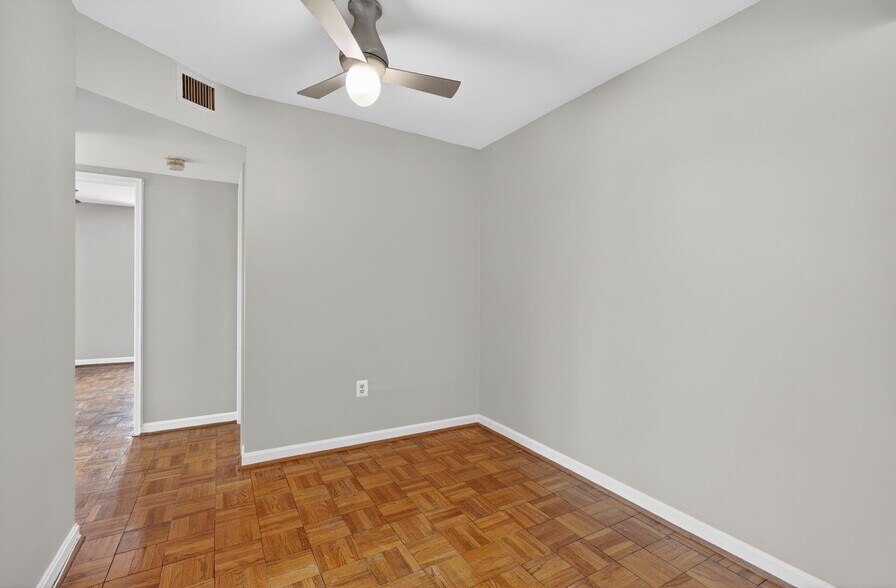 Building Photo - 3825 Davis Pl NW