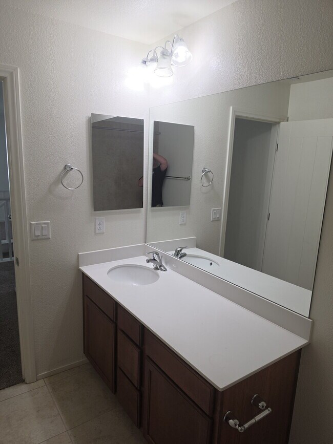 Building Photo - 4 Bedrooms PLUS loft and office/den in Cadence!