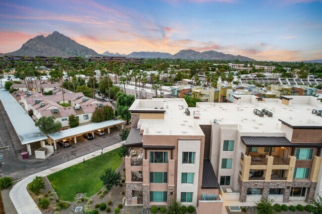 Building Photo - 4803 N Woodmere Fairway
