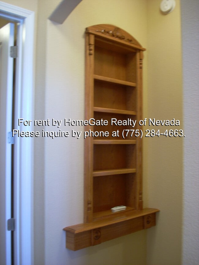 Building Photo - Beautiful Fleur de Lis townhome, Gated Community!