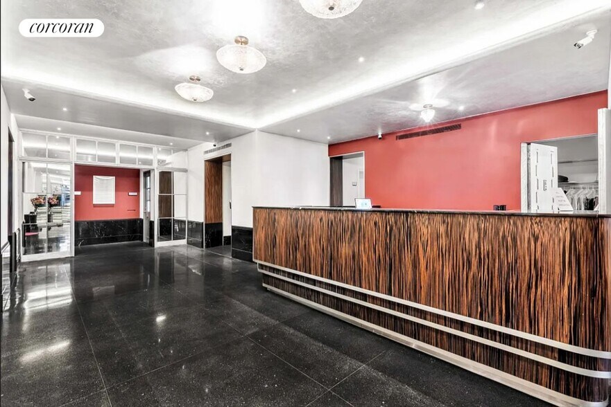 Building Photo - 307 E 44th St