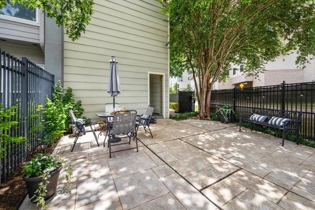Building Photo - 6310 Arnot St