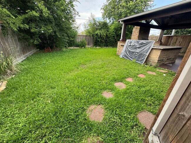 Building Photo - 3723 Westmeadow