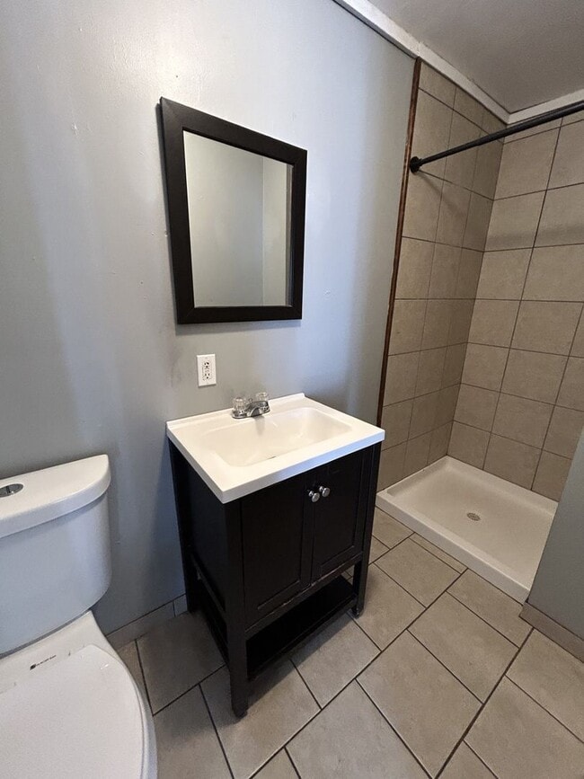 Building Photo - This One is a Stunner!  5br/3ba A MUST-SEE! - $1600/Mo!  Now Offering Short-Term Leasing!