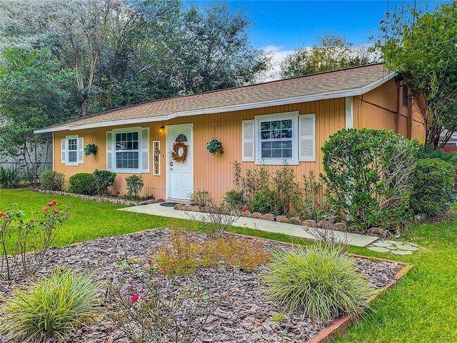 Building Photo - 6170 NW 57th Ct