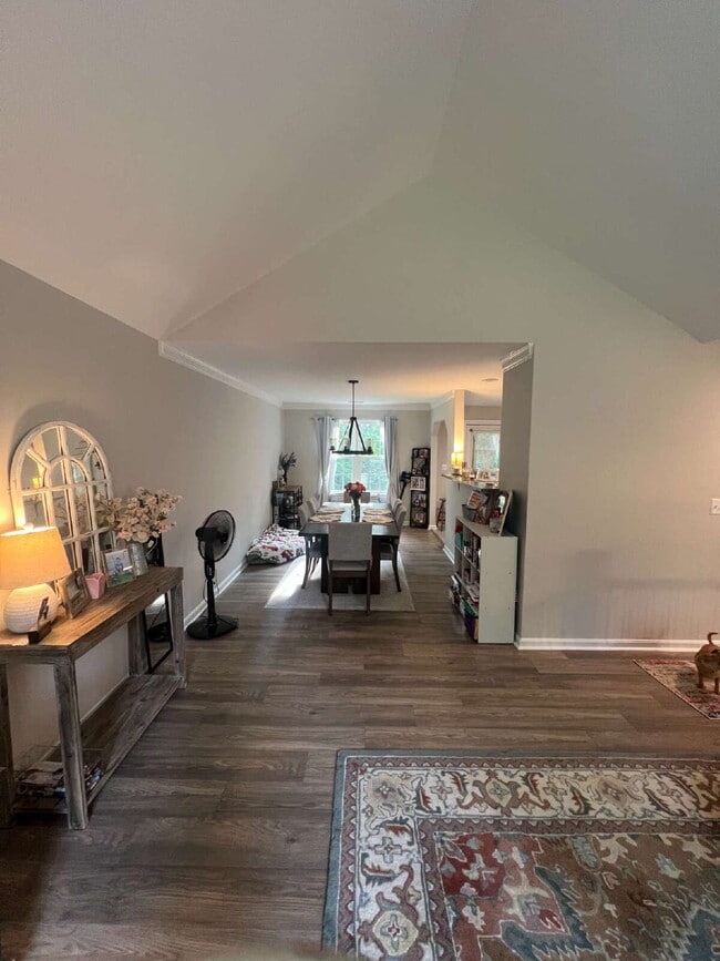 Building Photo - Spacious Multi-Generational Home on 3 Acre...