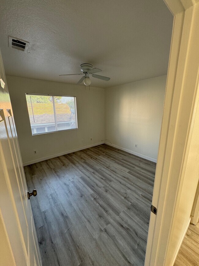 Building Photo - 512 E Lime Ave