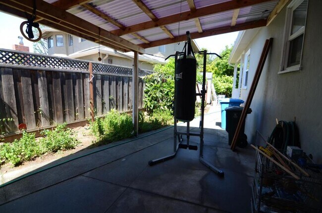 Building Photo - 126 22nd Ave