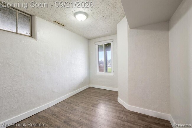 Building Photo - 4151 Bluebird Dr