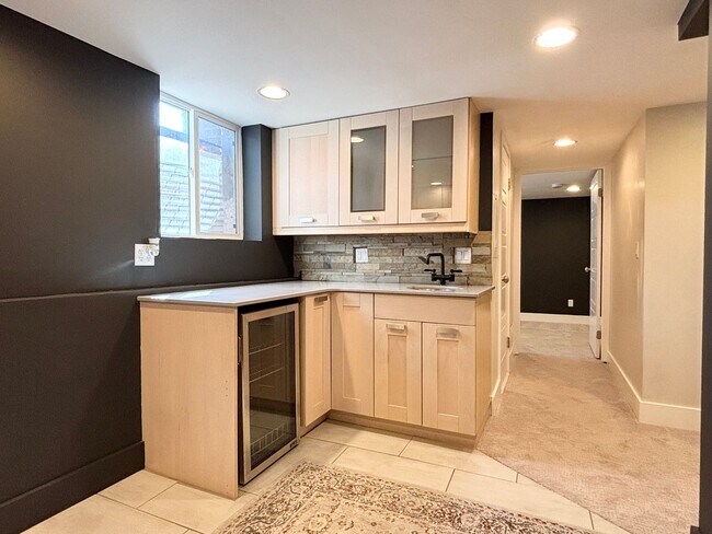 Building Photo - Gorgeous Sugarhouse Remodel!