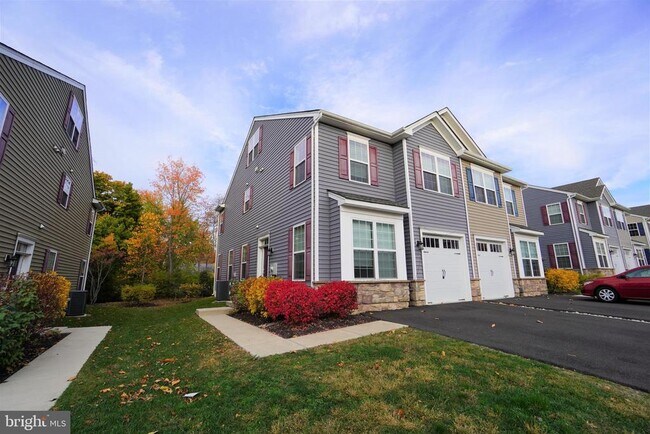 Building Photo - 1013 Chapman Cir