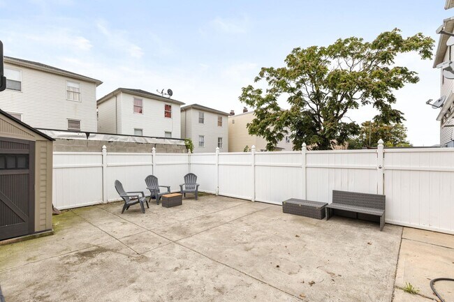 Building Photo - 359 Cator Ave