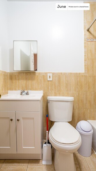 Building Photo - Room in Shared 4 bed/2 bath home