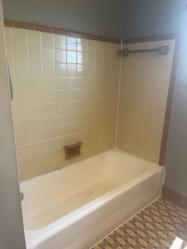 Building Photo - 105 42nd Pl