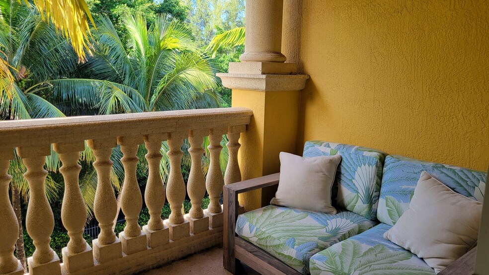 Queen bedroom balcony - 345 NE 69th Cir