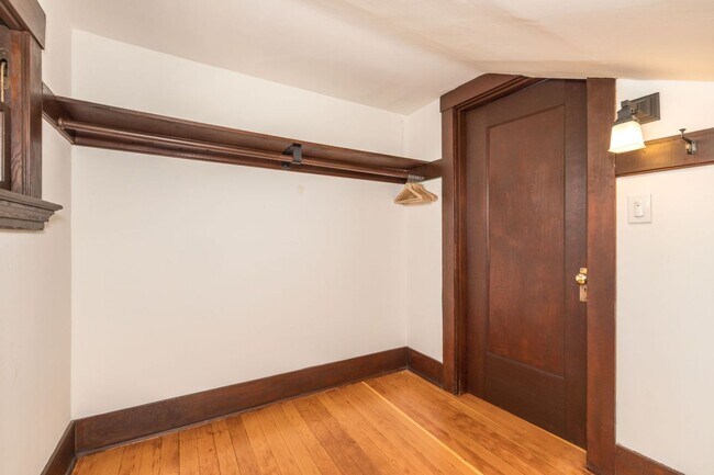 Building Photo - Spacious Home w/ Old World Charm, Steps to...