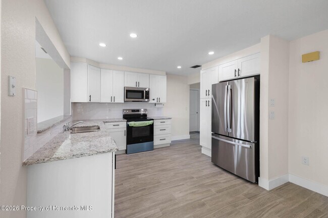 Building Photo - 3476 Gulfview Dr