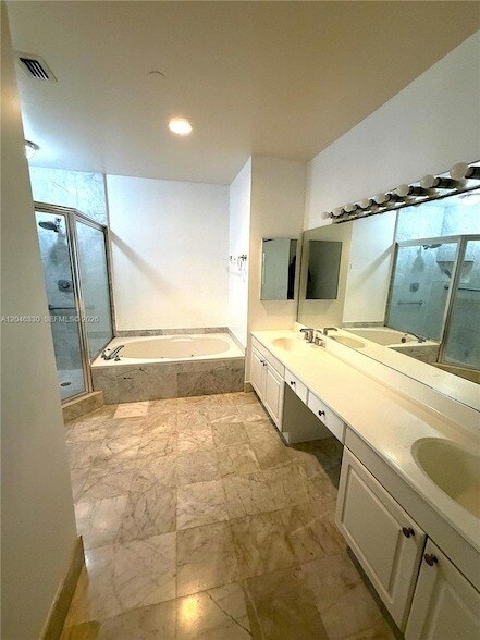 Building Photo - 3640 Yacht Club Dr