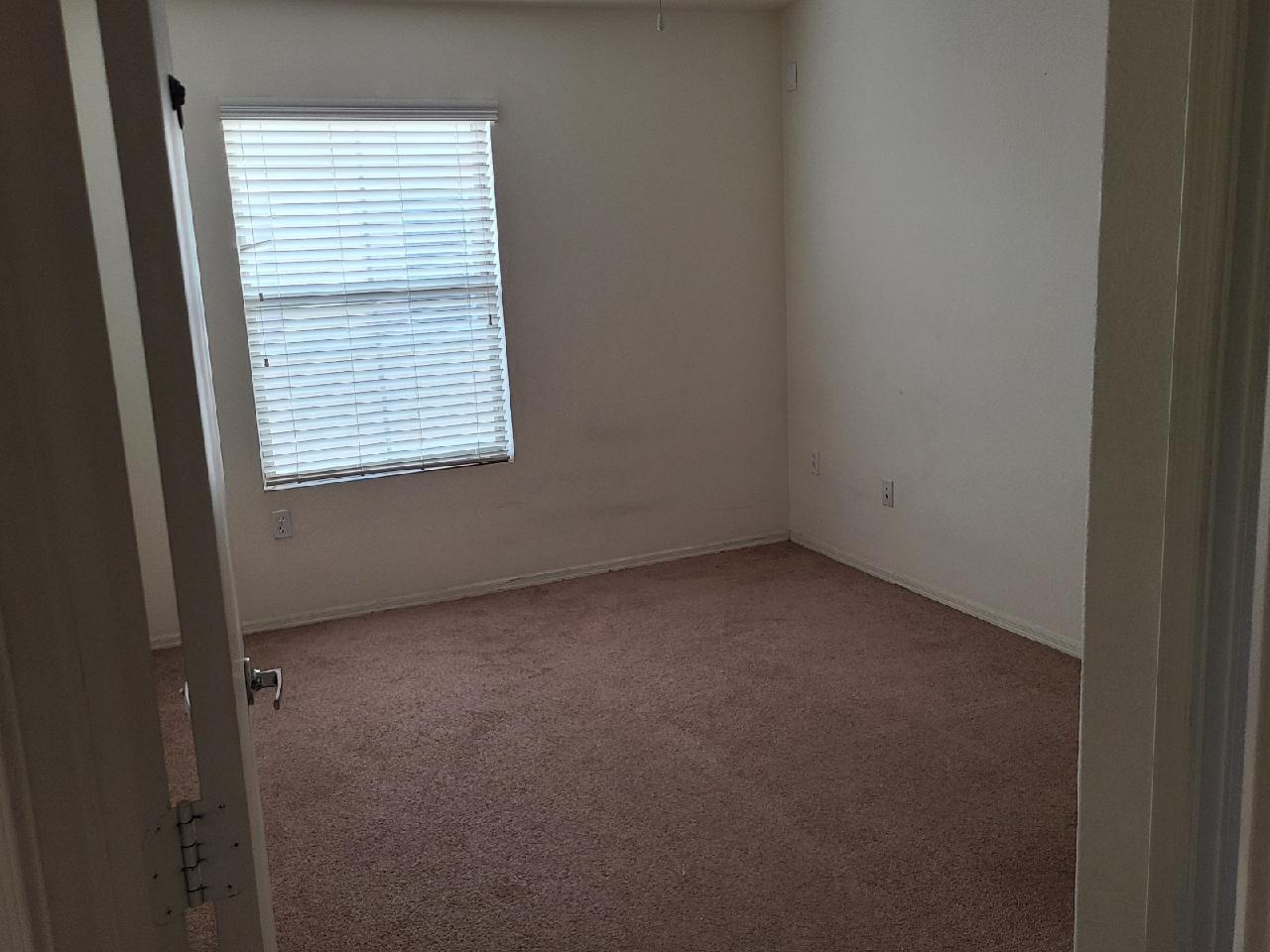 2 Master bedrooms - 2401 E Rio Salado Pky