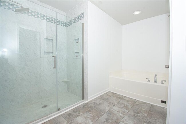 Building Photo - 162 Townview Dr