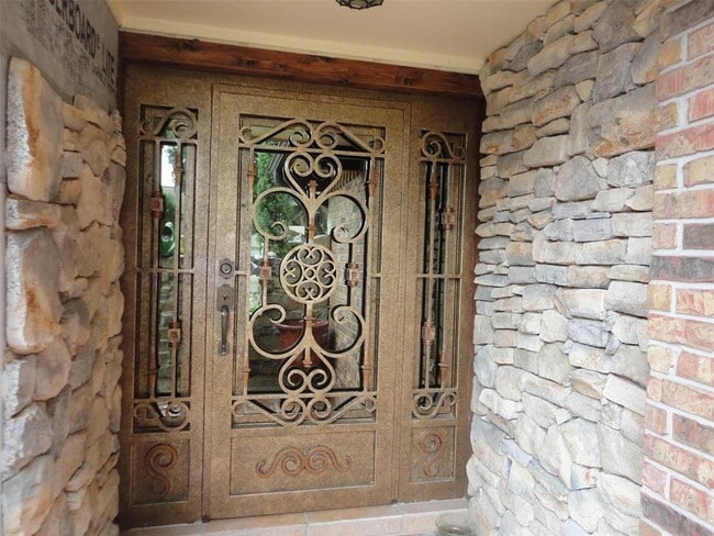 Building Photo - 4323 Colombia Dr