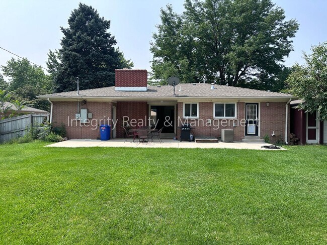 Building Photo - 3367 W Arlington Ave