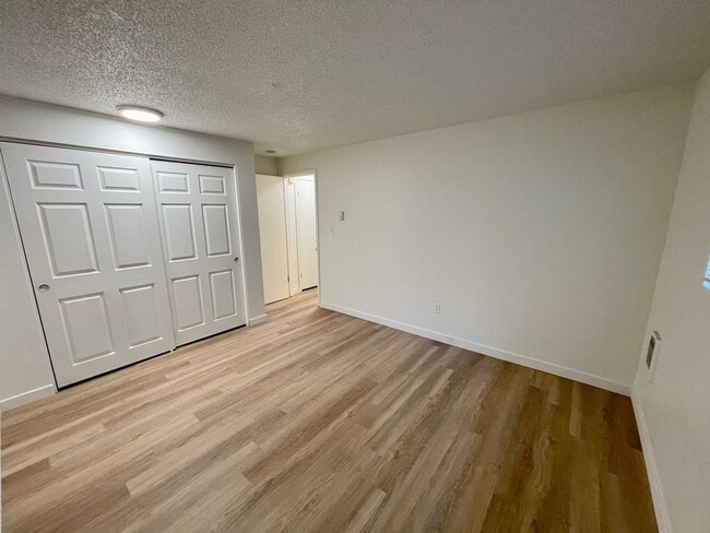 Building Photo - DESIRABLE MILLWOOD NEIGHBORHOOD ON TREE LI...