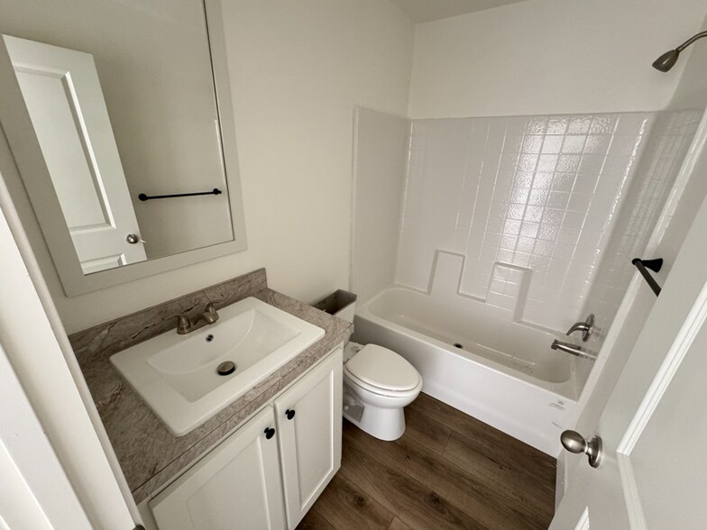 Building Photo - 3601 E Wyoming Ave