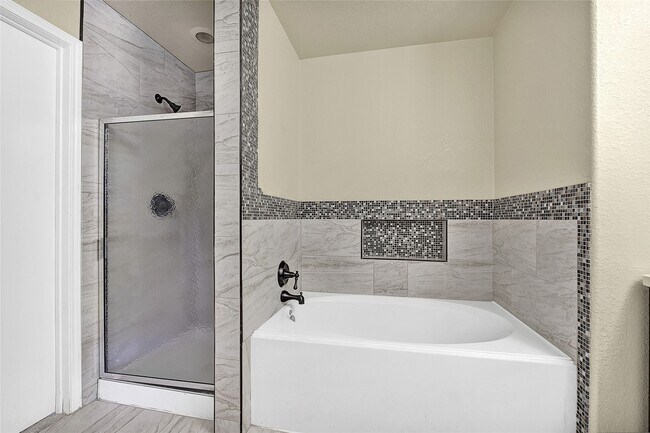 Building Photo - 16107 Sheldon Ridge Way