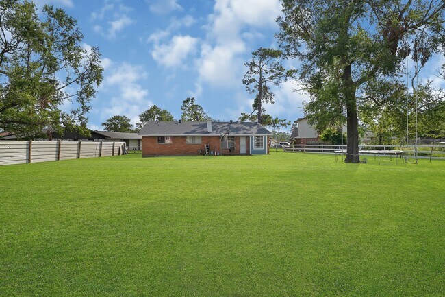 Building Photo - 12223 Woodcliff Dr