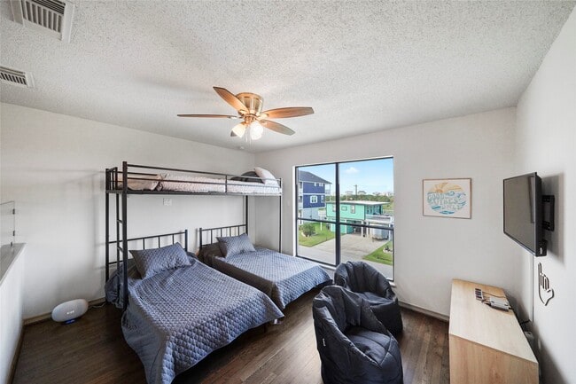 Building Photo - 4126 San Jacinto Dr