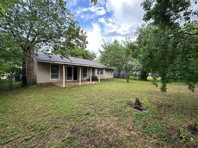 Building Photo - 1504 Sagebrush Dr