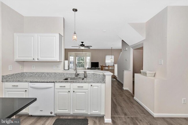 Building Photo - 1742 Trestle St