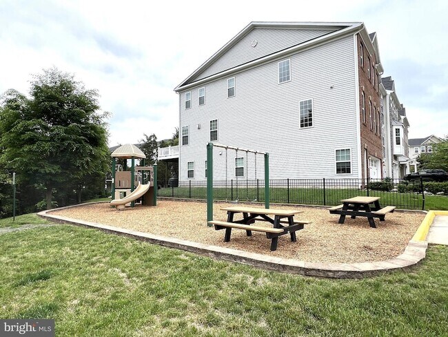 Building Photo - 21491 Willow Breeze Sq