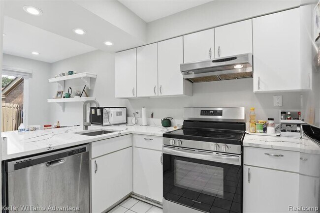 Building Photo - 5271 Wright Way E