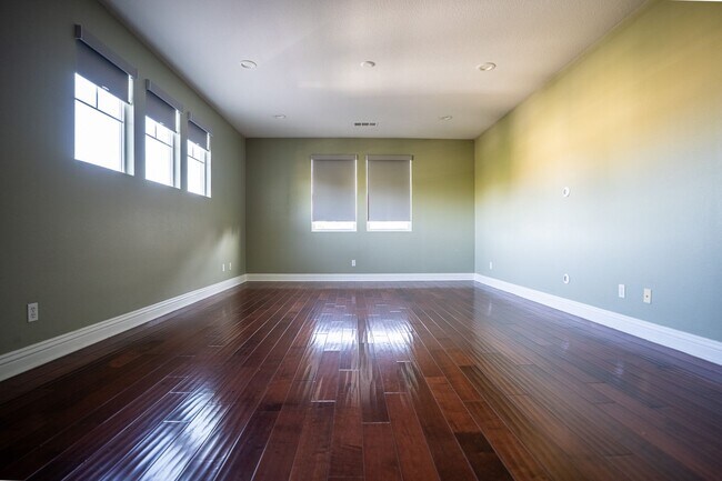 Building Photo - Exceptional estate Located In the highly desirable College Park Community.