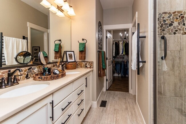 Building Photo - Stunning Flying Horse Patio Home with Stunning Views!!