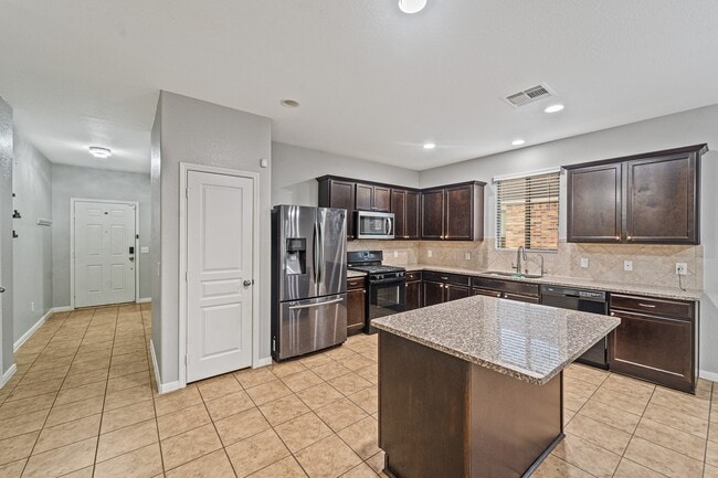 Building Photo - 815 Messina Ln