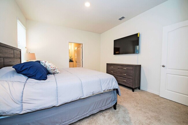 Building Photo - 5277 Oakbourne Ave