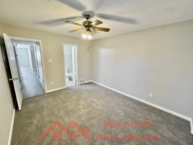 Building Photo - 5528 Ginners Dr