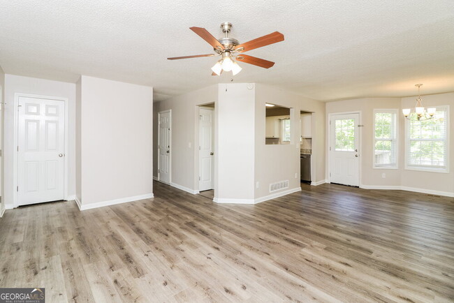 Building Photo - 425 River Trace Dr